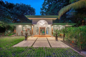 6BR 3.5BA w/Pool & Yoga deck, 4min walk to beach